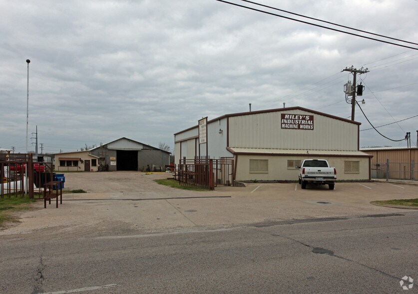 More Photos Of 1003 S Kaufman St, Ennis Warehouse For Sale