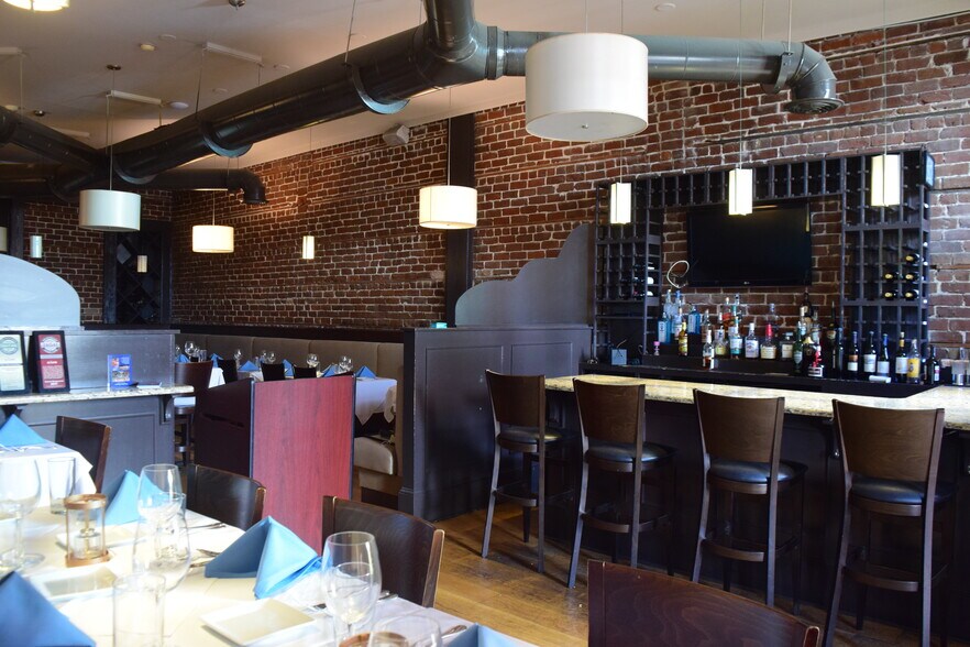 More Photos Of 309 W Congress St, Savannah Restaurant For Lease