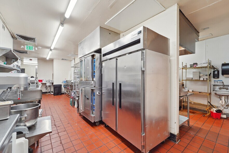 More Photos Of 2133 S Sheridan Blvd, Denver Restaurant For Lease