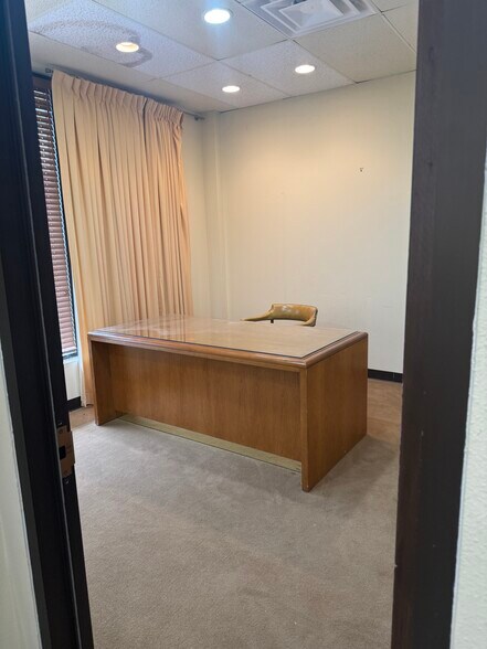More Photos Of 1214 N Highway 81, Duncan Office For Lease