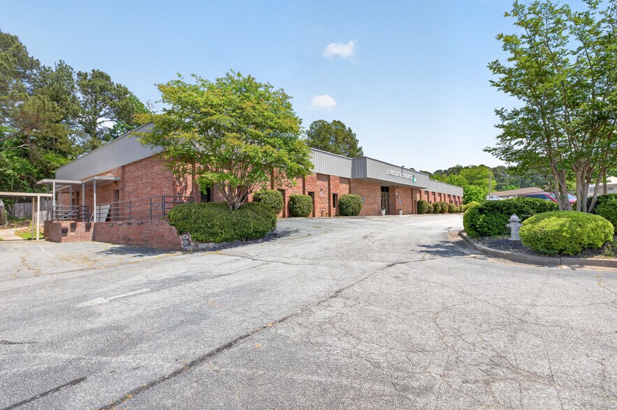 More Photos Of 3005 Lenora Church Rd, Snellville Office For Sale