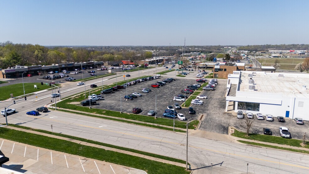 More Photos Of 8445 N Main St, Kansas City Freestanding For Lease