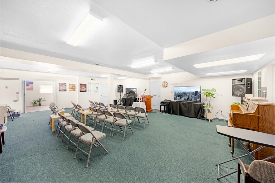 More Photos Of 4100 W Commonwealth Ave, Fullerton Office For Sale