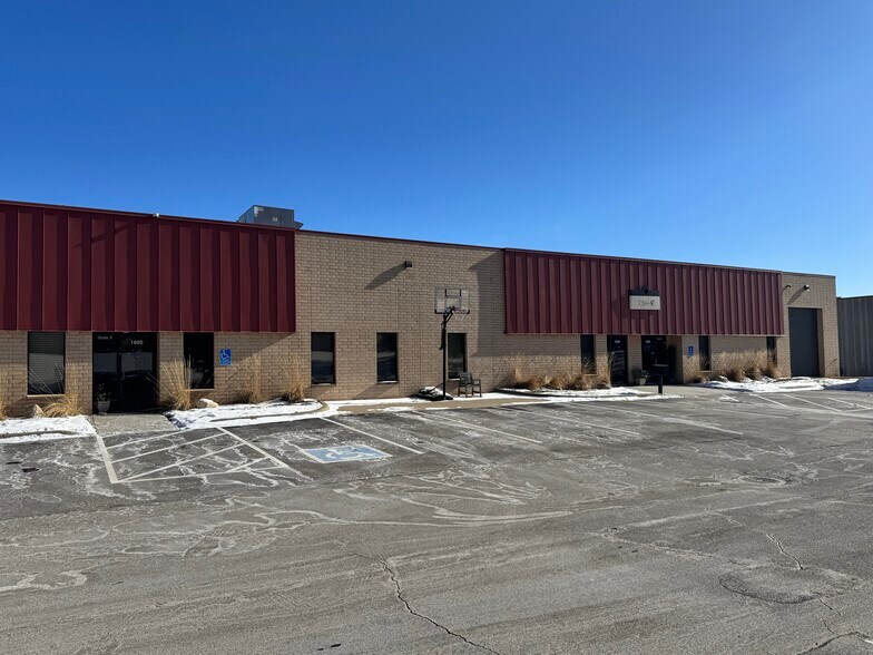 More Photos Of 1600 Gervais Ave, Maplewood Warehouse For Lease