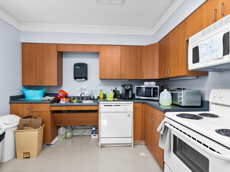 More Photos Of 157 Medical Park Dr, Brevard Medical For Lease