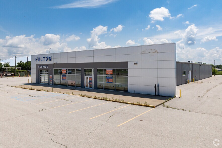 More Photos Of 1202 S Business 54, Fulton Auto Dealership For Sale