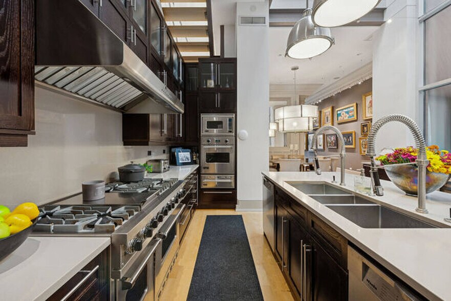 More Photos Of 2217 N Clybourn Ave, Chicago Storefront Retail Residential For Sale