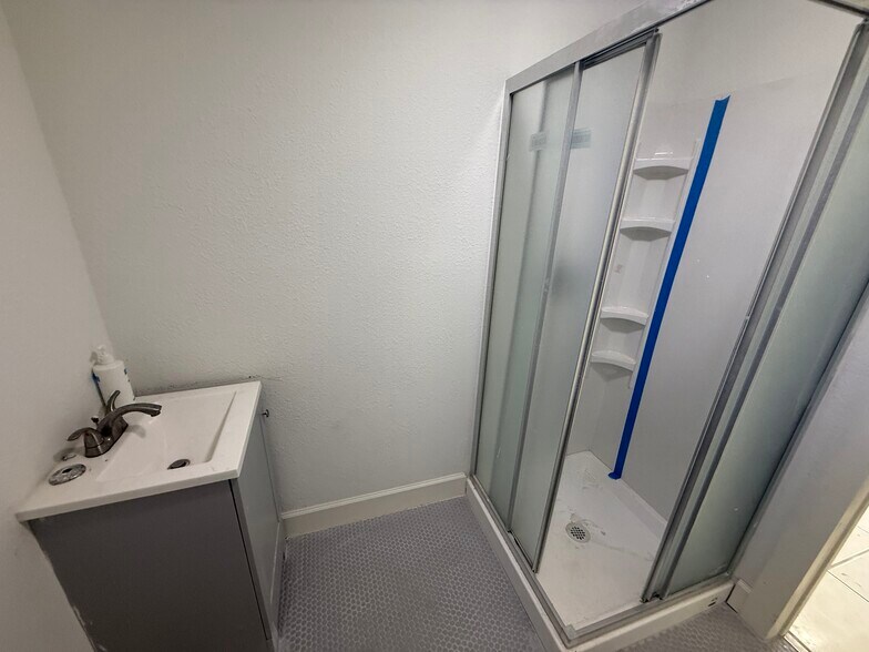 More Photos Of 5914 Cullen Blvd, Houston General Retail For Sale