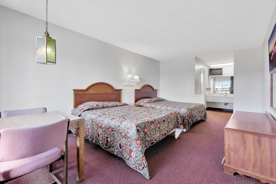 More Photos Of 1503 E 1st St, Santa Ana Hotel For Sale