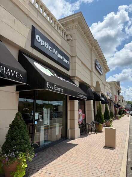 More Photos Of 8025 Jericho Tpke, Woodbury Storefront For Lease