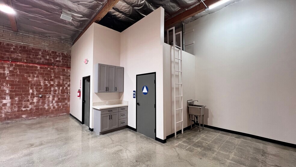 More Photos Of 1260-1270 W 134th St, Gardena Warehouse For Lease