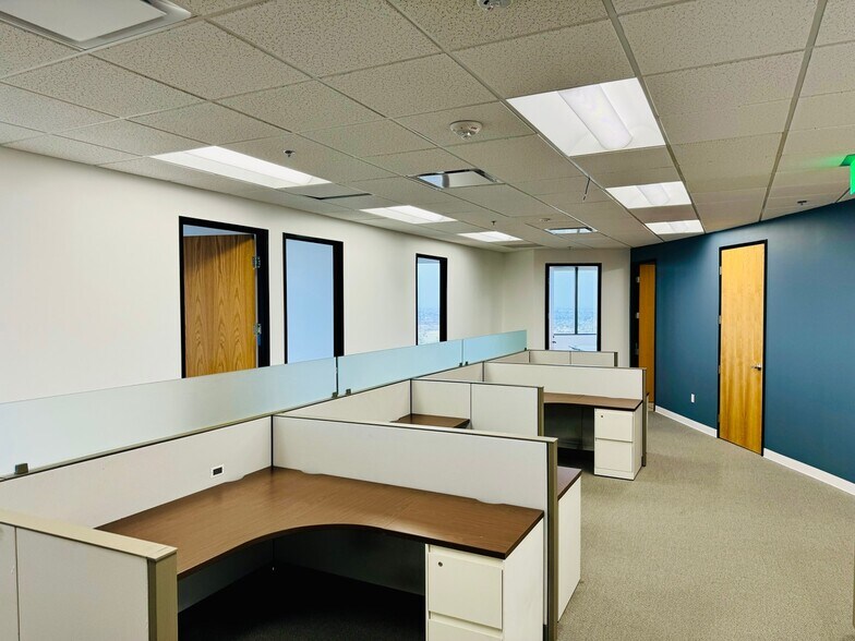 More Photos Of 300 East Esplanade Dr, Oxnard Office For Lease