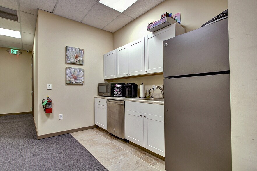 More Photos Of 11020 S Pikes Peak Dr, Parker Loft Creative Space For Lease