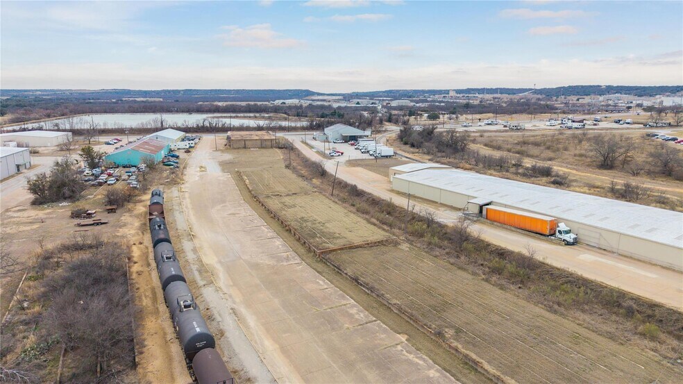 More Photos Of 1403 Blake Dr, Brownwood Warehouse For Sale