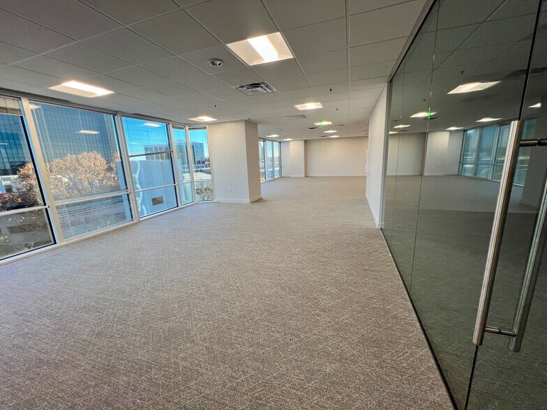 More Photos Of 12377 Merit Dr, Dallas Office For Lease