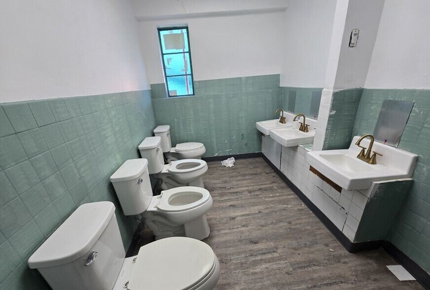 More Photos Of 175-177 S Robertson Blvd, Beverly Hills Storefront For Lease