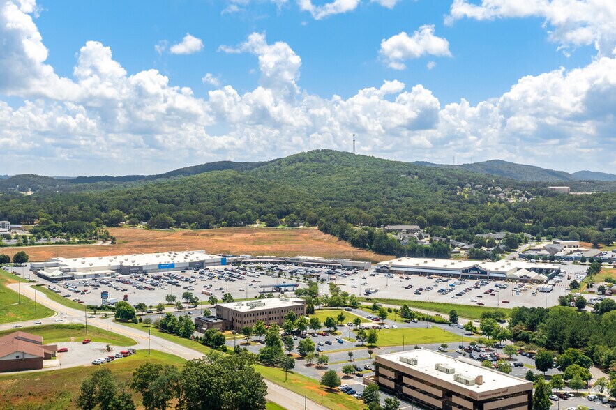 More Photos Of 215 Marketplace Blvd, Cartersville Unknown For Lease