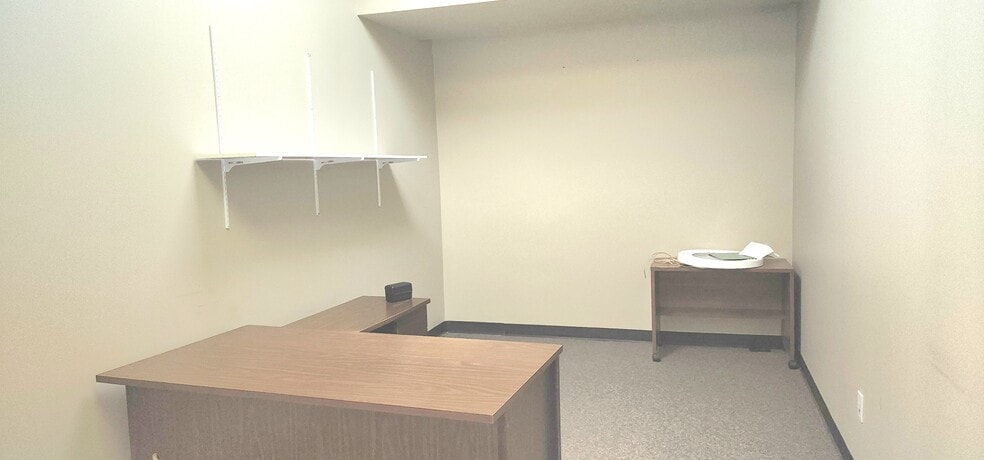 More Photos Of 1487-1499 Ouellette Av, Windsor Storefront Retail Office For Lease