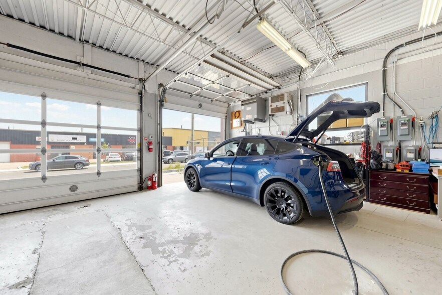 More Photos Of 1502 Speers Rd, Oakville Auto Repair For Lease
