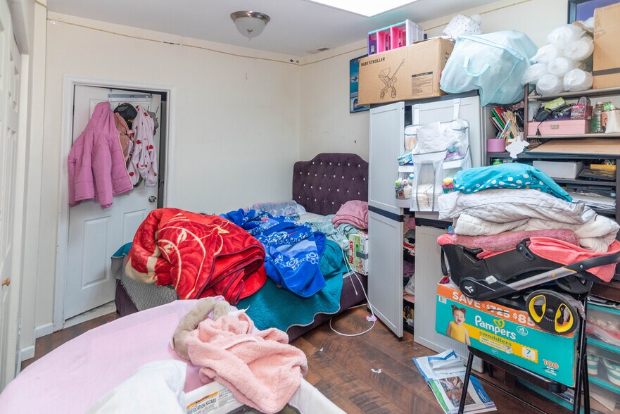 More Photos Of 316 S Broadway, Baltimore Storefront Retail Residential For Sale