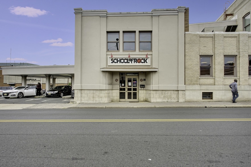 More Photos Of 1 W Main St, Somerville Freestanding For Lease