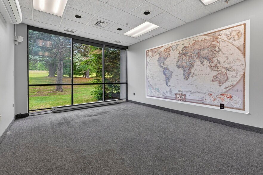 More Photos Of 645 Harvey Rd, Manchester Showroom For Lease
