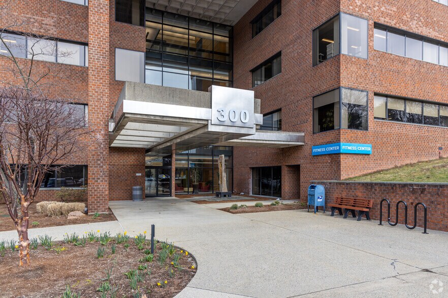 More Photos Of 300 Unicorn Park Dr, Woburn Office For Lease