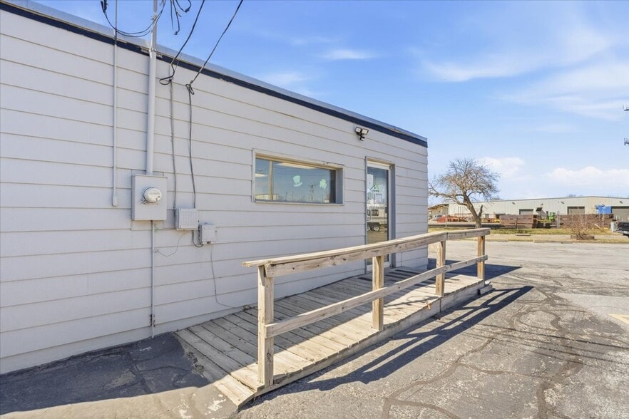 More Photos Of 1824 2nd Ave, Council Bluffs Office For Lease