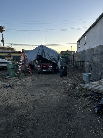 More Photos Of 11108 Avalon Blvd, Los Angeles Land For Sale