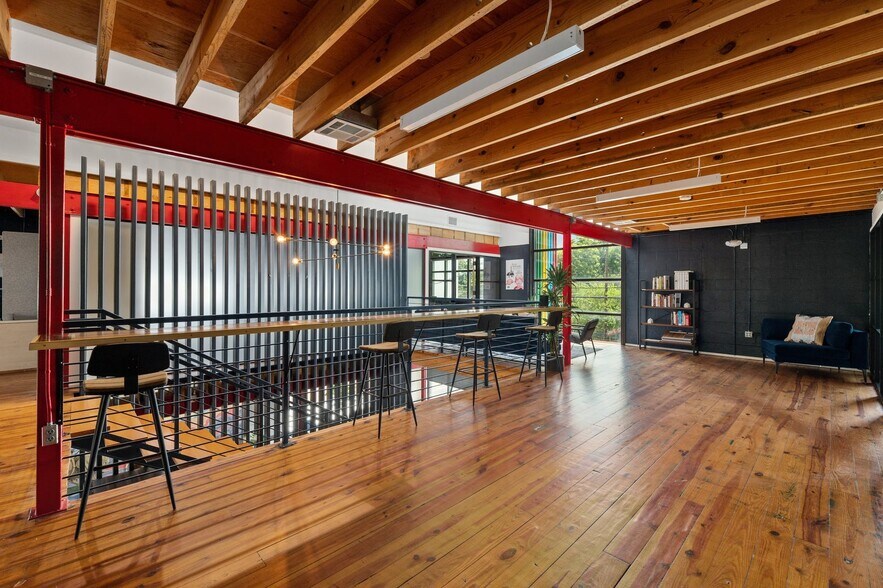 More Photos Of 2810 S 1st St, Austin Office For Lease