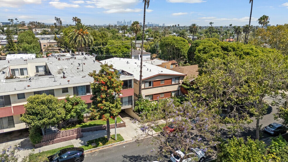 More Photos Of 904 N Spaulding Ave, Los Angeles Apartments For Sale