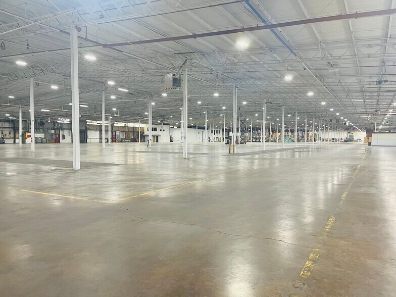 More Photos Of 500 S Division St, Waunakee Manufacturing For Lease