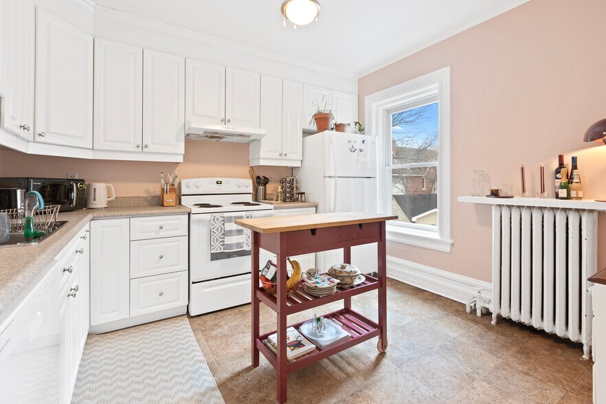 More Photos Of 84 Fourth Av, Ottawa Apartments For Sale