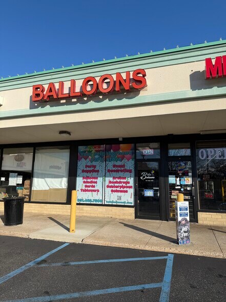 More Photos Of 975 Jericho Tpke, Smithtown Unknown For Lease