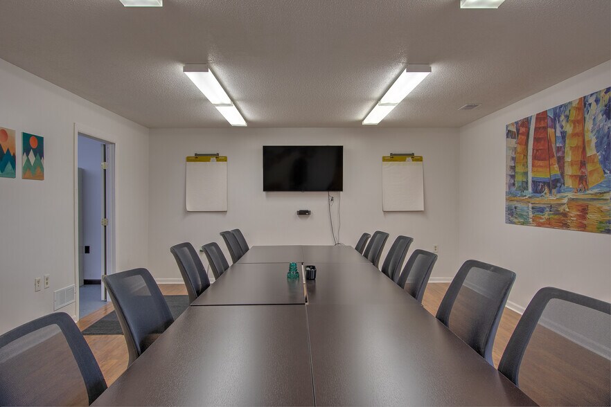 More Photos Of 106 Dunn Ave N, Hinckley Industrial For Lease