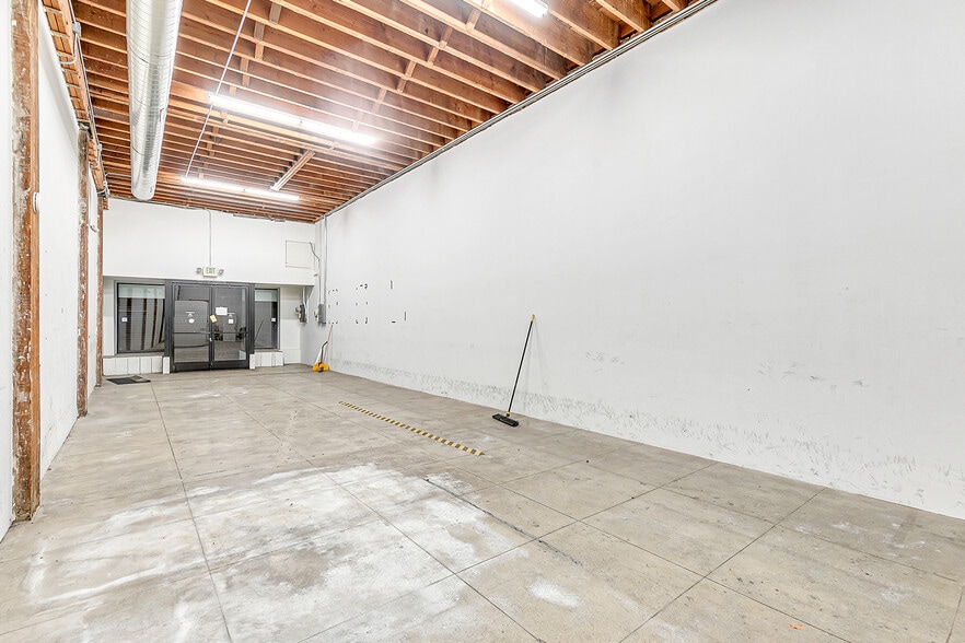 More Photos Of 823 S Los Angeles St, Los Angeles Loft Creative Space For Lease