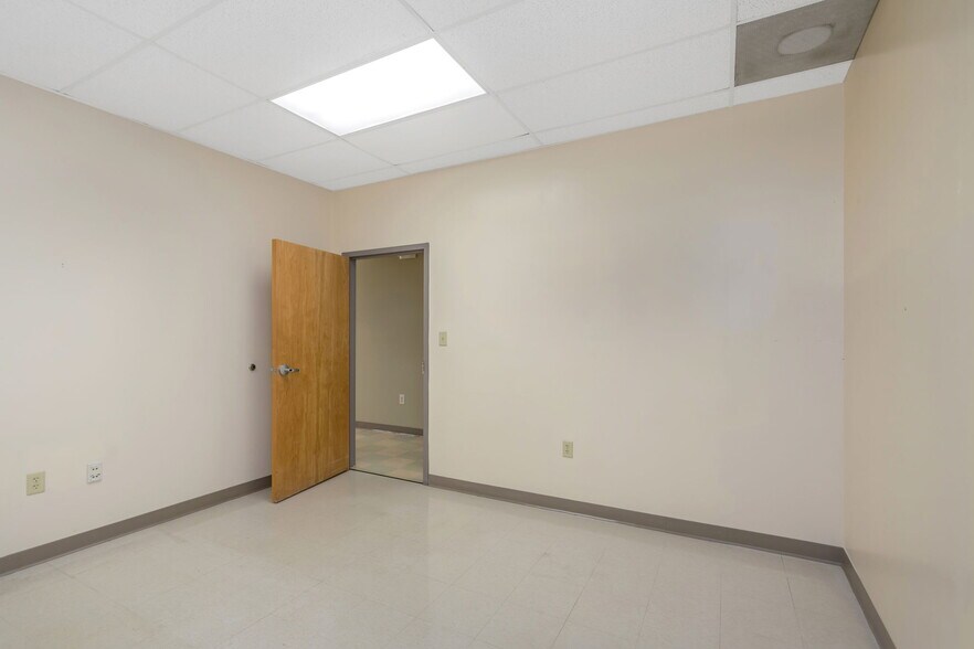 More Photos Of 14517 Bruce B Downs Blvd, Tampa Office For Lease