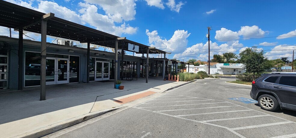 More Photos Of 1602 E Houston St, San Antonio Restaurant For Lease