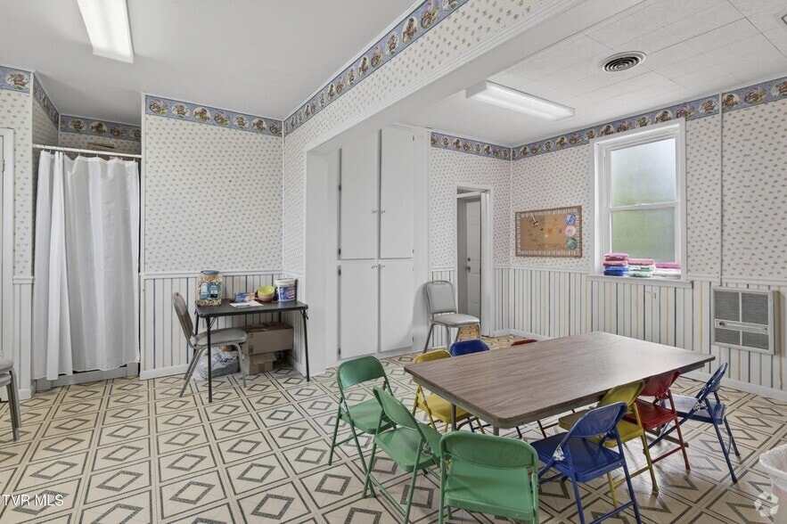 More Photos Of 302 Crescent Dr, Glade Spring Religious Facility For Sale