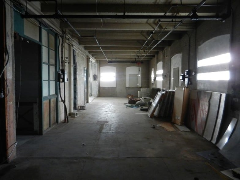 More Photos Of 212 W Roberts Ave, Philadelphia Manufacturing For Lease