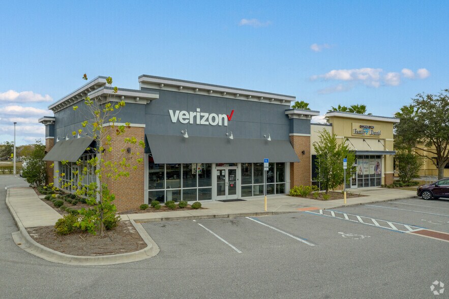 Primary Photo Of 16701-16727 E Colonial Dr, Orlando Storefront For Lease