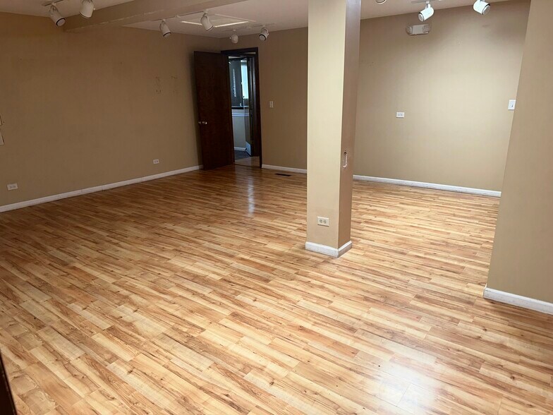 More Photos Of 1400 Sunset Ave, Waukegan Office For Sale