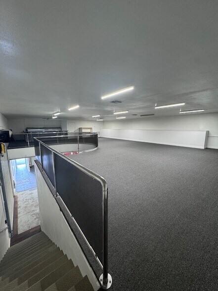 More Photos Of 4415 N Lois Ave, Tampa Warehouse For Lease