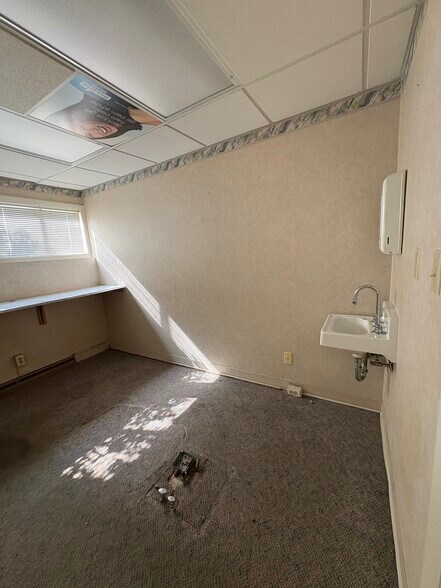 More Photos Of 2017 Sunset Blvd, Steubenville Office For Lease