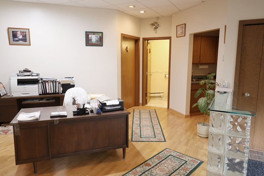 More Photos Of 7055 Engle Rd, Middleburg Heights Office For Sale