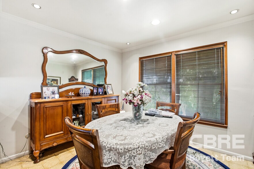 More Photos Of 6504 Woodley Ave, Van Nuys Apartments For Sale