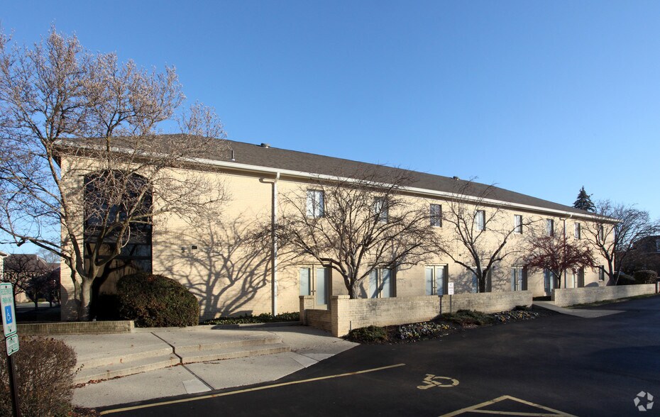 More Photos Of 3040 Riverside Dr, Upper Arlington Office For Lease
