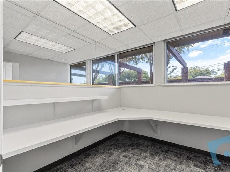 More Photos Of 7291 Glenview Dr, North Richland Hills Office For Sale