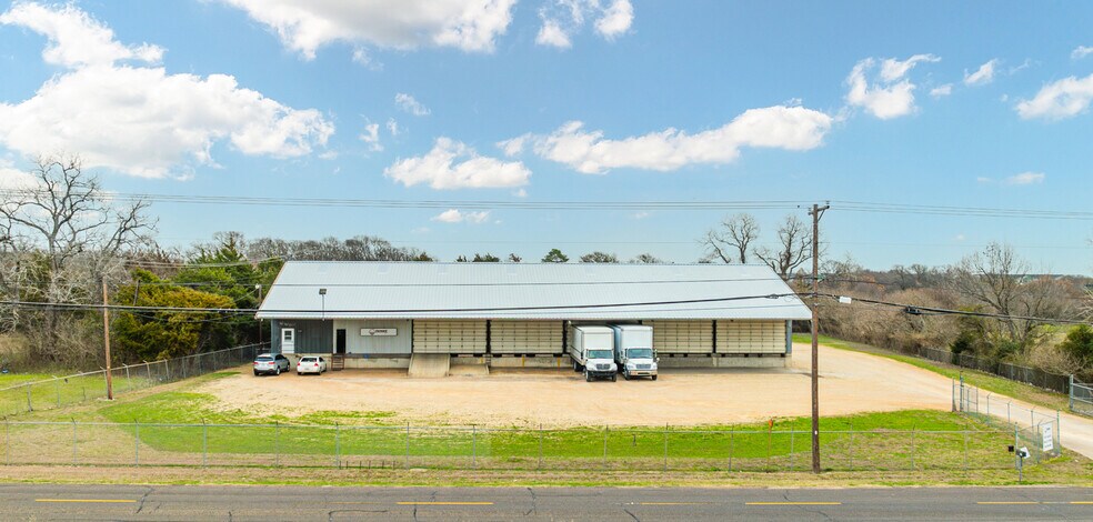 More Photos Of 324 S Lacy Dr, Waco Truck Terminal For Sale