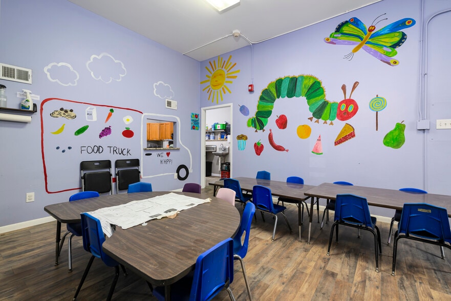 More Photos Of 5001 Pernod Ave, Saint Louis Flex For Sale